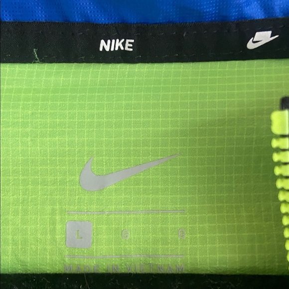 Nike Running Run Wild Pack Windrunner Jacket - Picture 14 of 16